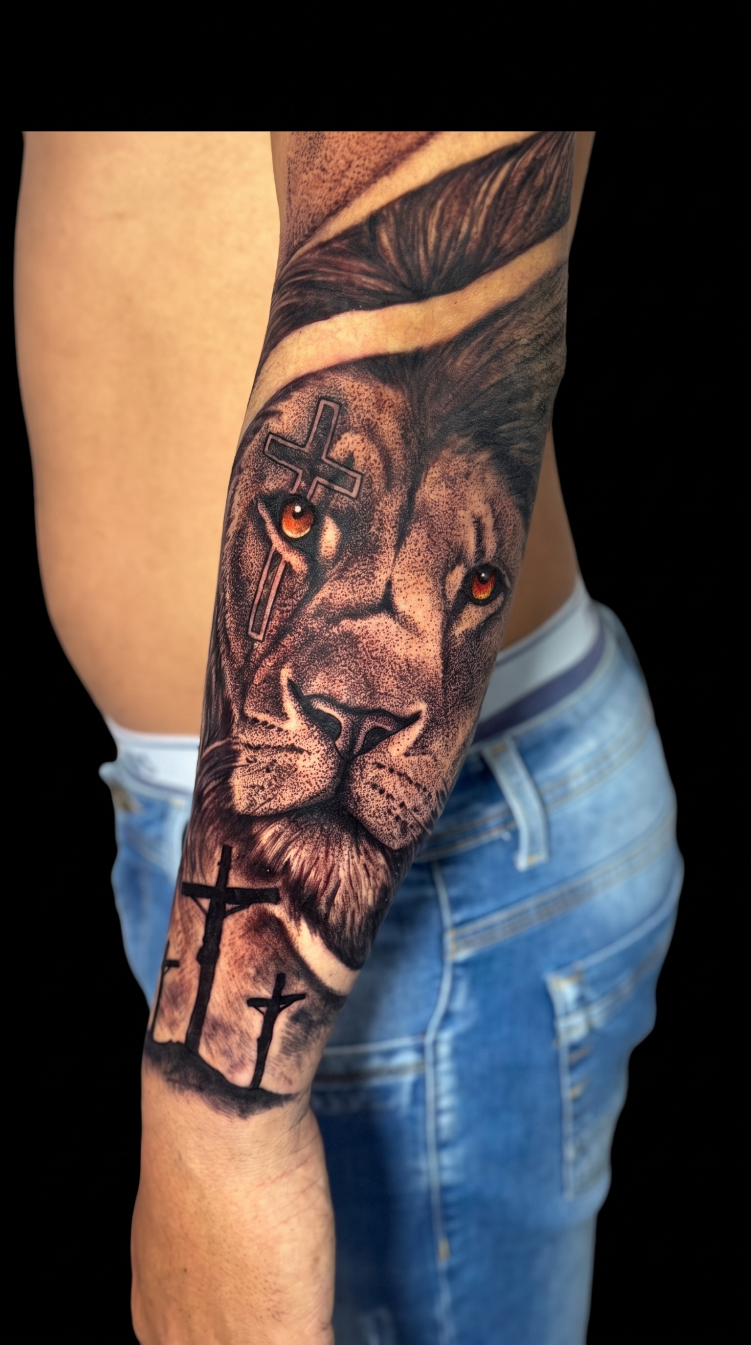 Tatuaje color realista — ave en vuelo